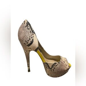 Steven by Steve Madden “ anxiety” platform size 9